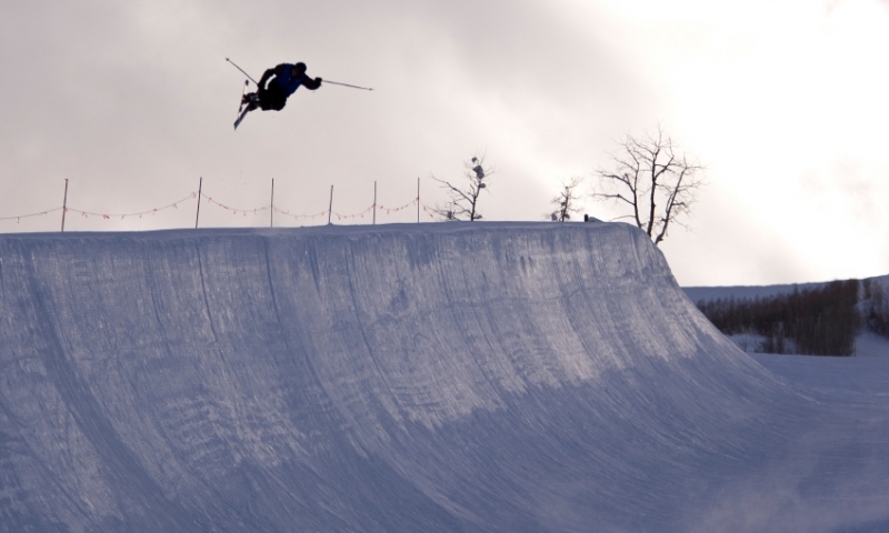Skier in the Half Pipe